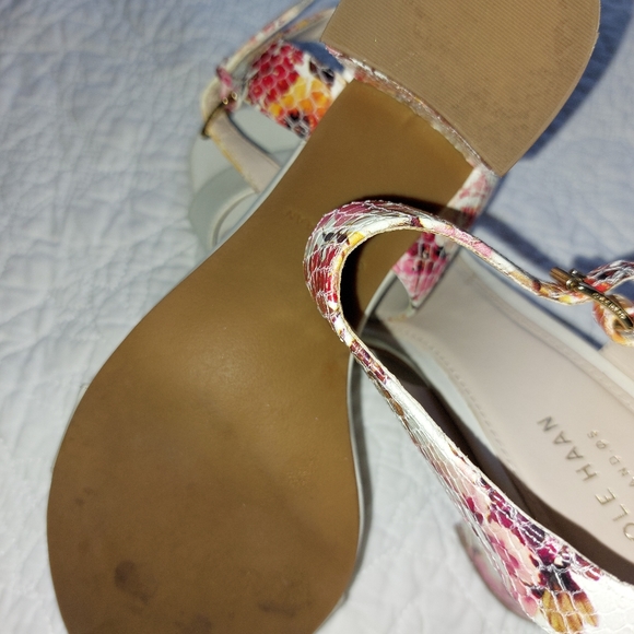COLE HAAN GRAND.OS ELVA FLORAL WHITE BLOCK HEEL SANDAL - Picture 8 of 11